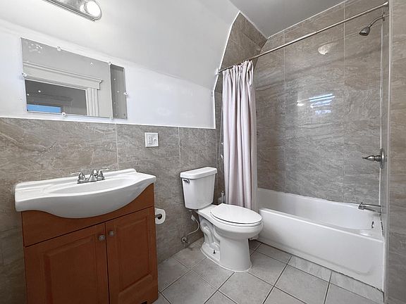 4th image of 306 Arlington Ave Floor 3