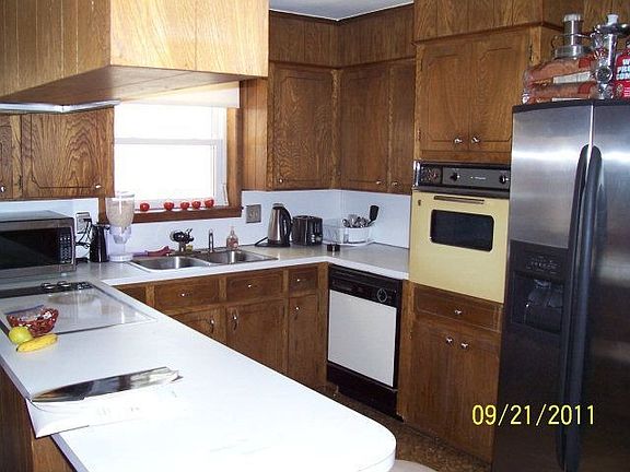 4th image of 608 E Lamar St