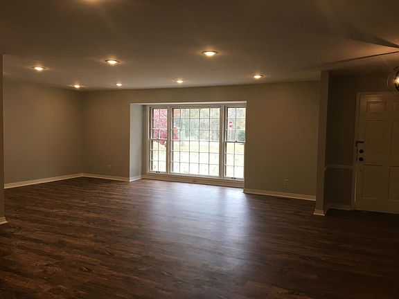3rd image of 202 Indian Springs Dr