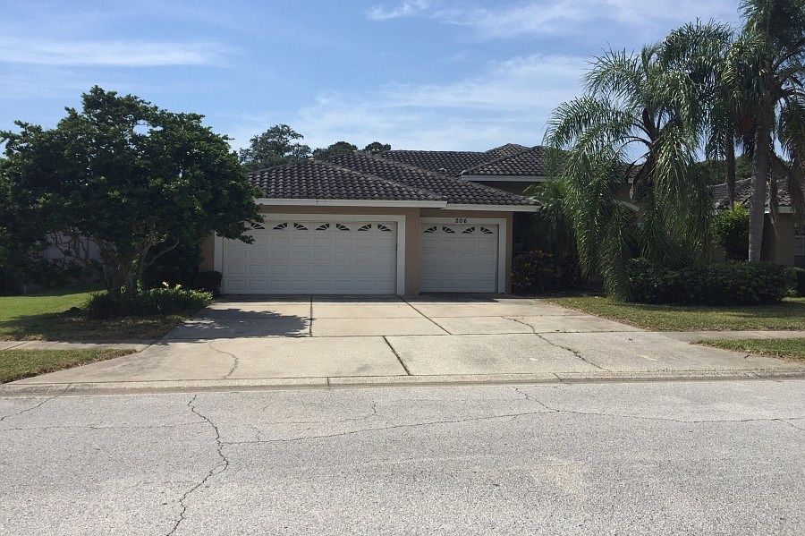 1st image of 206 Old Oak Cir
