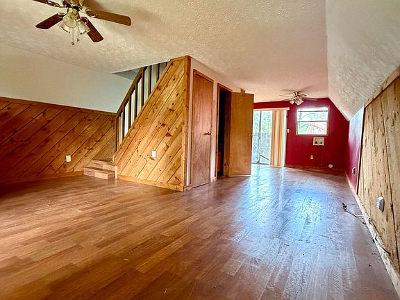 4th image of 651 Tillys Ln