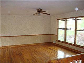 2nd image of 32 Washington Ave