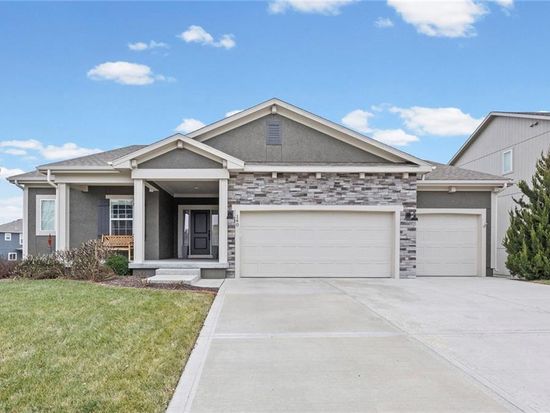 140 SE Briar Valley Ln, Blue Springs, MO 64064