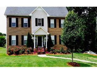 910 Wellesley Place Dr, Lewisville, NC 27023