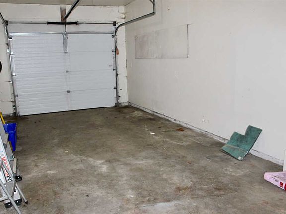 4th image of 2216 Yount St