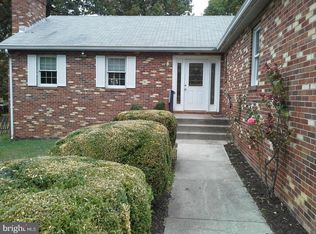 8822 Saunders Ln, Lanham, MD 20706
