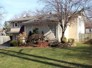 8 West Dr, Edison, NJ 08820