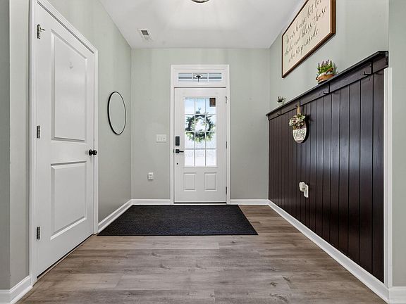 3rd image of 304 Montserrat Dr