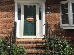 921 Lexington Ct, Cary, NC 27511