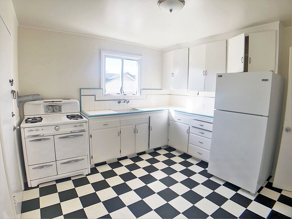 1st image of 272 Abbot Ave APT 2