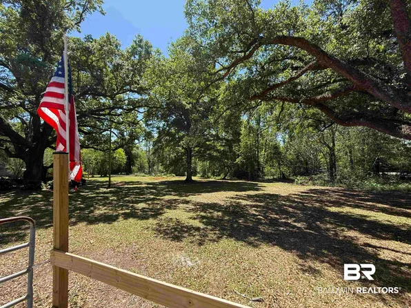 19530 Greenwood Rd E, Summerdale, AL 36580