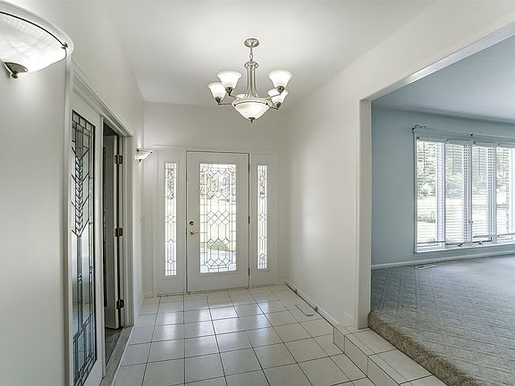 4th image of 507 E 1st St