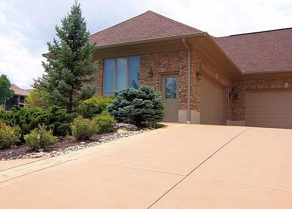 3rd image of 219 Chateau Valley Ln