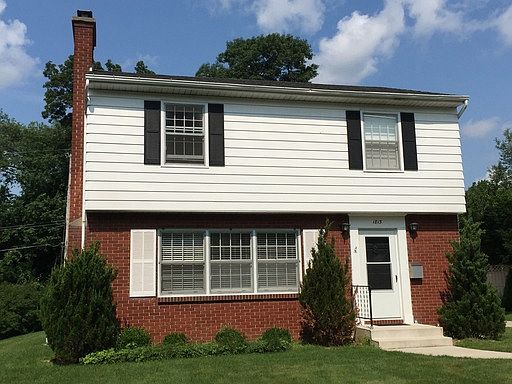 1st image of 1813 Emerald Ave NE