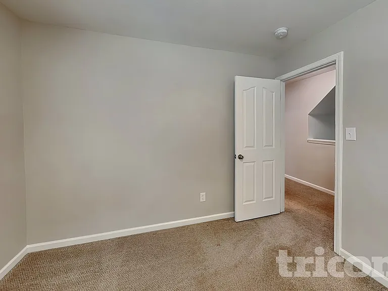 1129 Hawick Dr — Photo 10