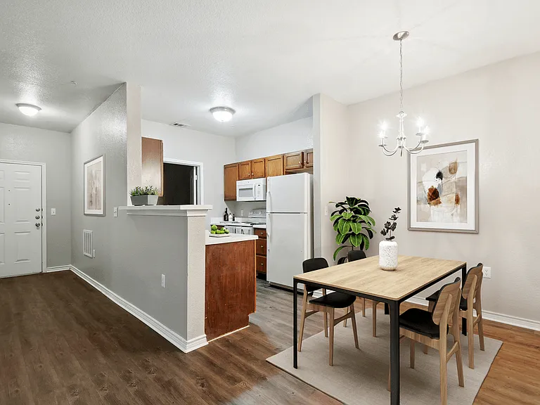 Park Place at Loyola Apartments — Photo 22