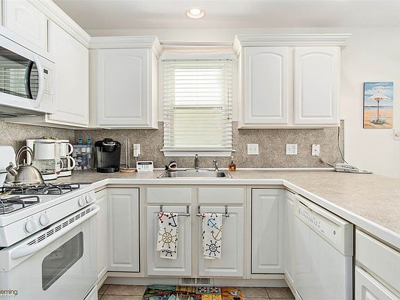 5th image of 141 38th St #East