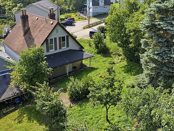 2nd image of 807 Maple Dr