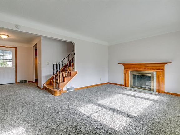 2nd image of 1746 Longwood Dr
