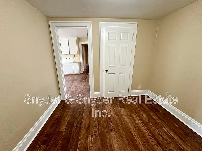 2 bed, 1.0 bath, $925 — Photo 2