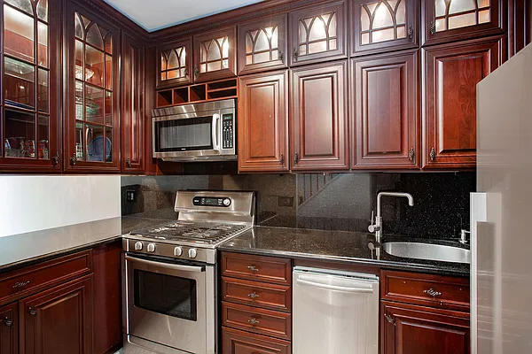 Rented by Plaza Real Estate Group | media 3