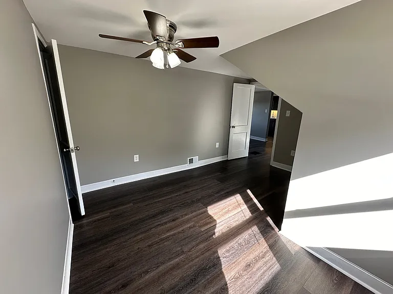 210 Hill St — Photo 29
