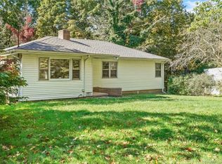 354 Dunbar Hill Rd, Hamden, CT 06514