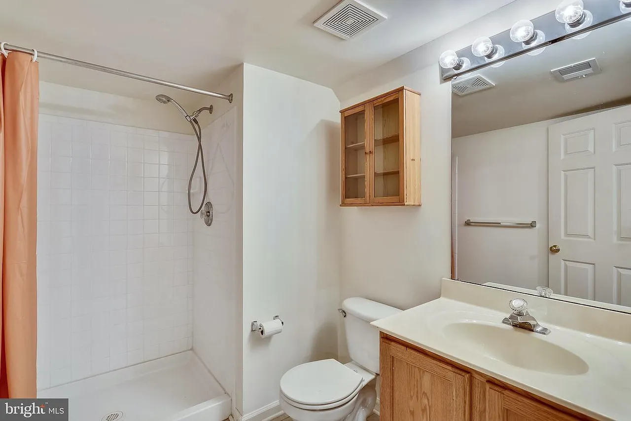 4 bed, 3426 sqft, $3,849 — Photo 4