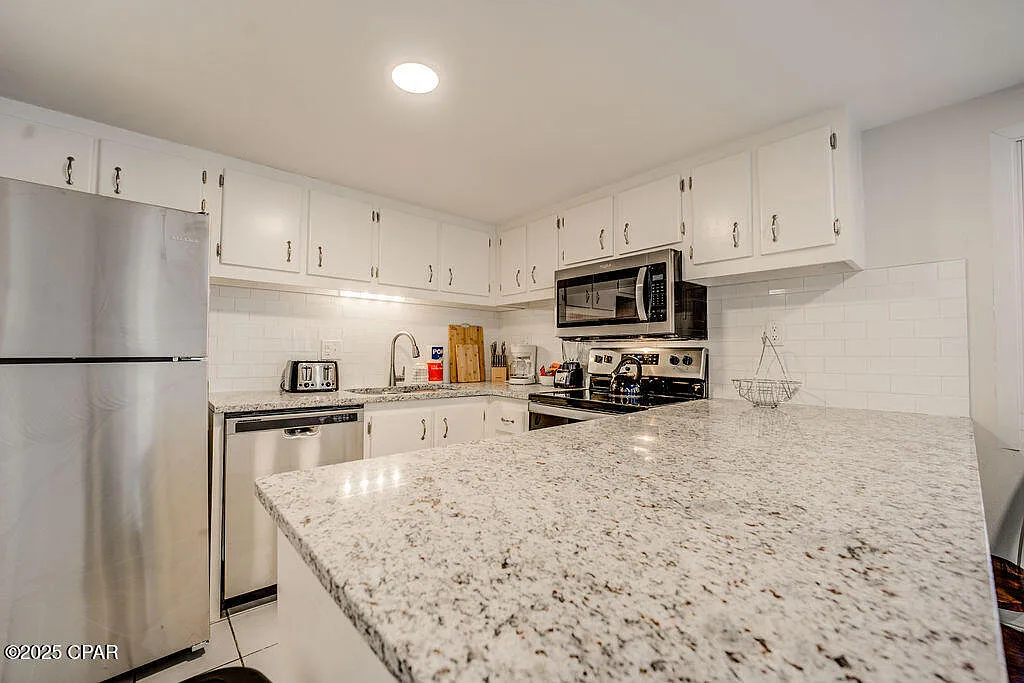 2 bed, 2.5 bath, 983 sqft, $2,500 — Photo 2