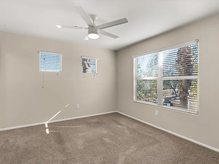 Santa Fe Apartments II — Photo 15