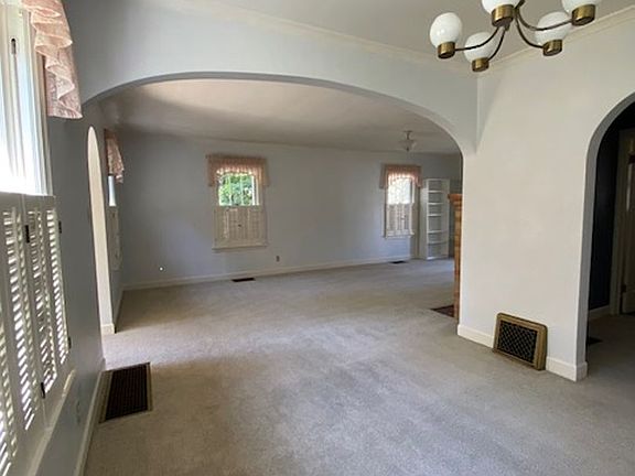 4th image of 430 Evans Ave