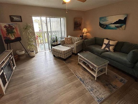 3rd image of 127 Springwood Cir APT D