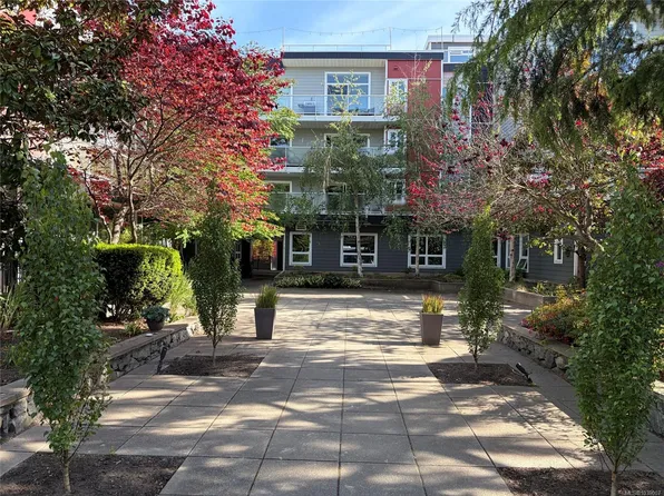 1315 Esquimalt Rd #210, Esquimalt, BC V9A 3P5