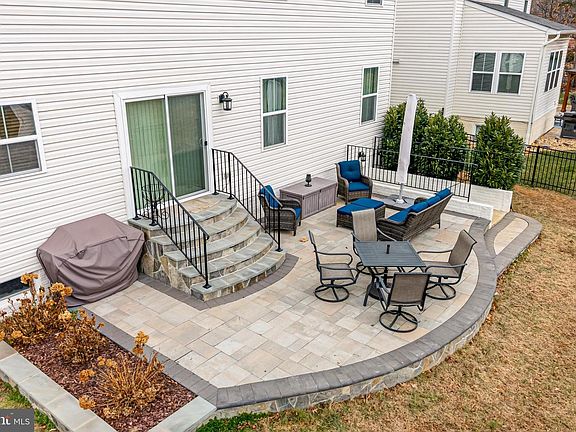 3rd image of 7137 Shepherdstown Rd