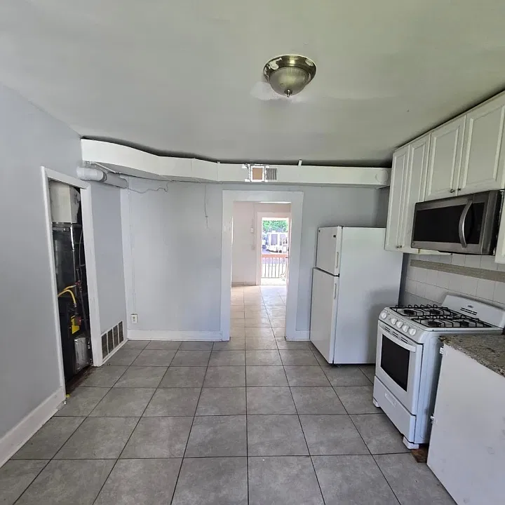 211 W 3rd St #A1
