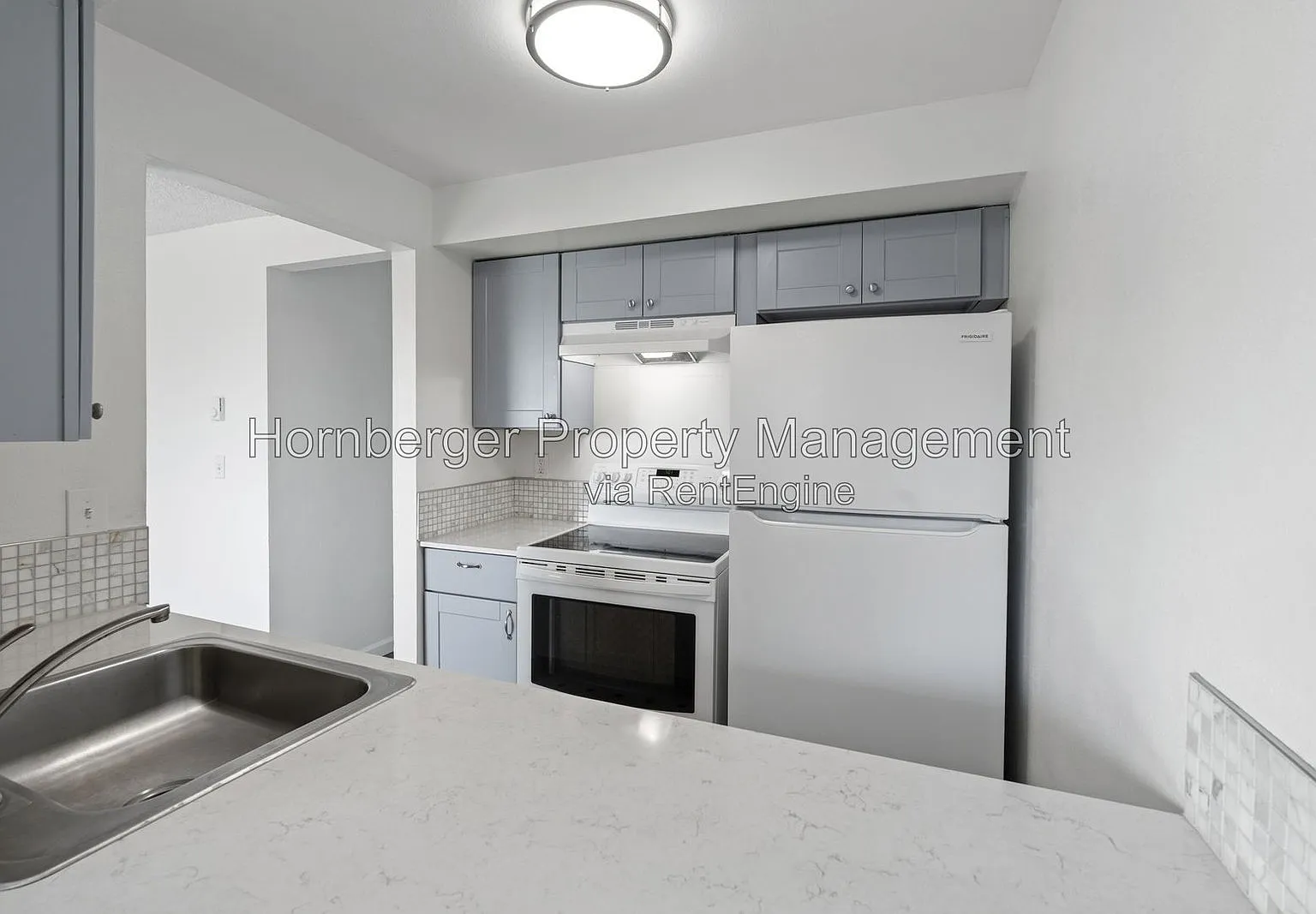 2 bed, 1.0 bath, 850 sqft, $995 — Photo 2