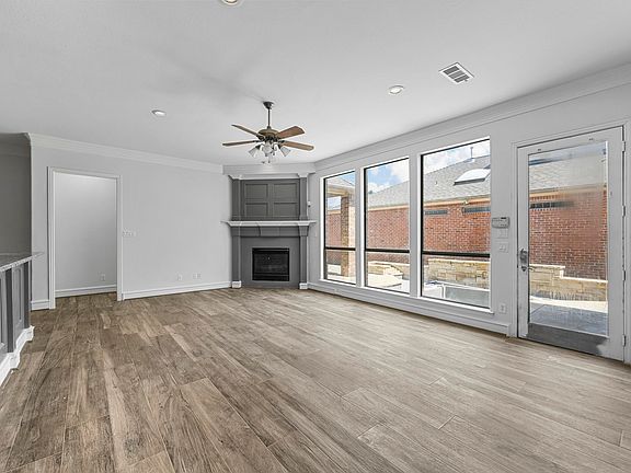 4th image of 40 Clear Pond Dr