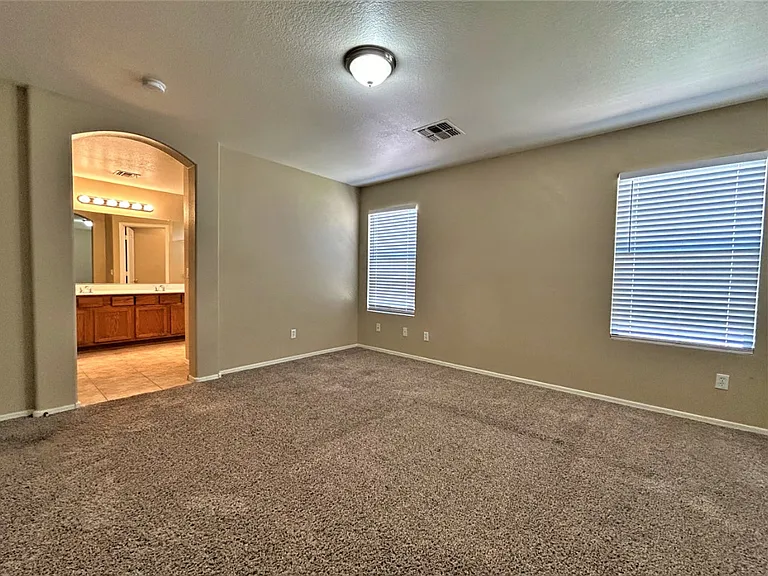 2980 Bedford St — Photo 15
