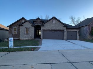 310 Harbor Bluff Dr, Fenton, MO 63026