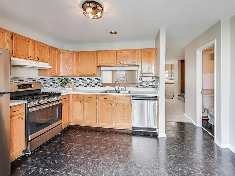 985 Manchester Cir #985 — Photo 8
