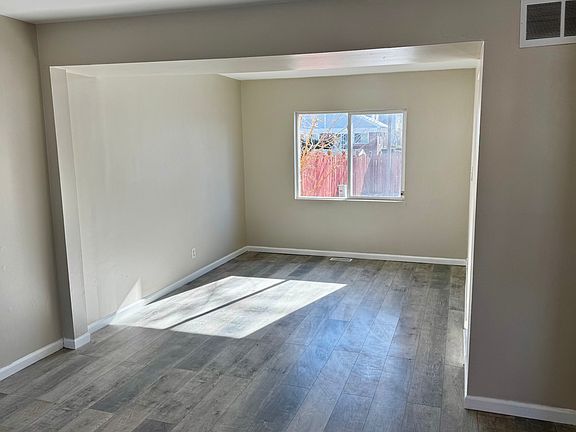 3rd image of 405 Colony Ct