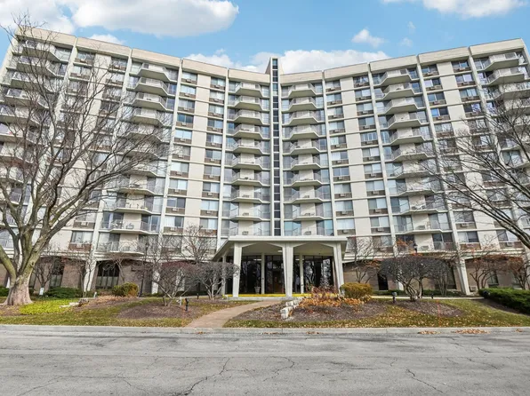 20 N Tower Rd APT 1E, Oak Brook, IL 60523