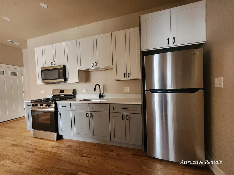 6341 S Elizabeth St #S1 — Photo 4