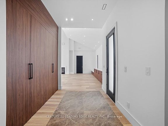 3rd image of 40 Bancroft Ridge Dr