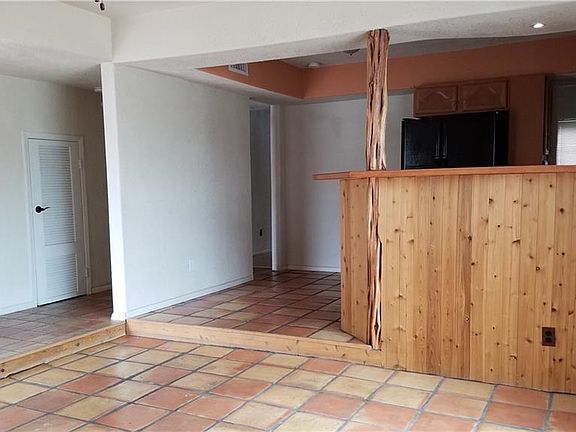 2nd image of 3320 Cliff Rock Ln