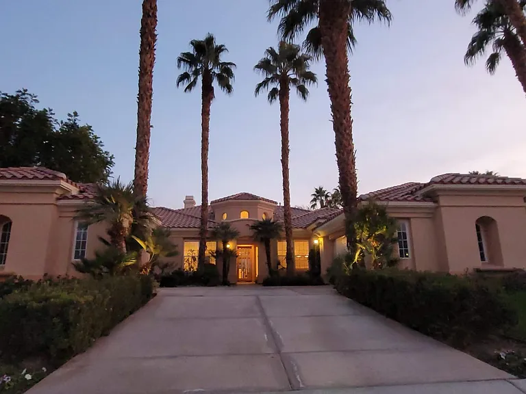 Large beautiful property located in the World Famous PGA West - Norman Gate