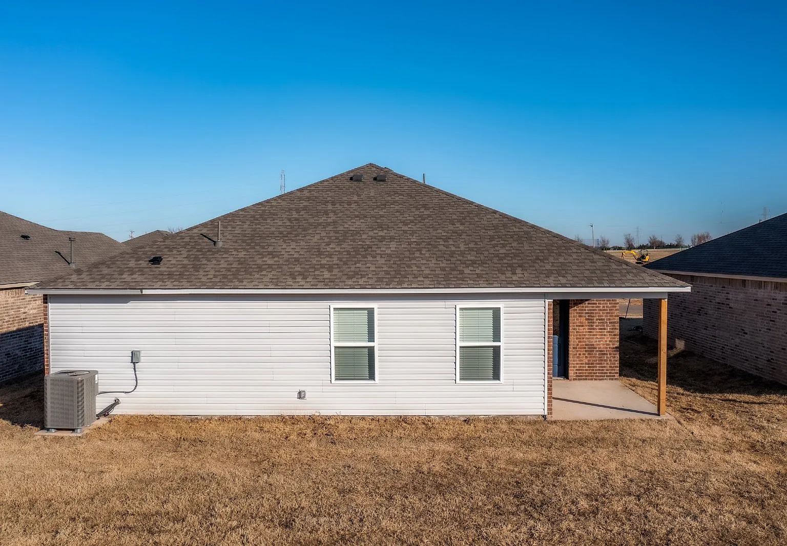 3 bed, 2.0 bath, 1355 sqft, $1,595 — Photo 1