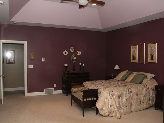 15'-10"x15-10" tray ceiling'