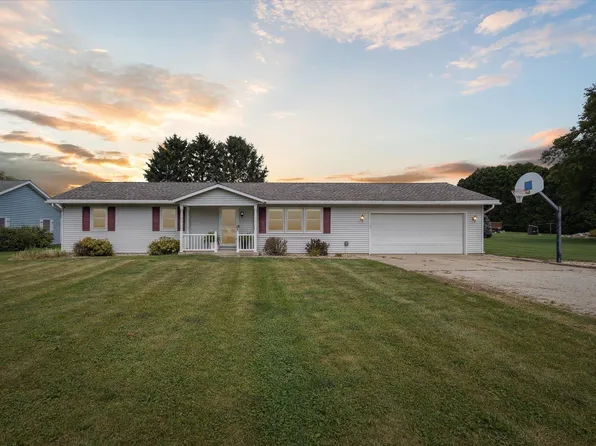 707 E Center St, Bourbon, IN 46504