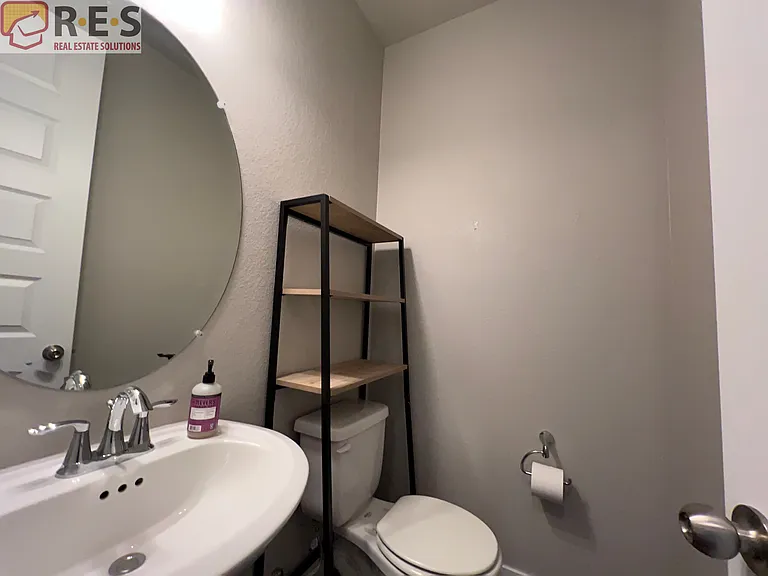 6833 Decatur St — Photo 16